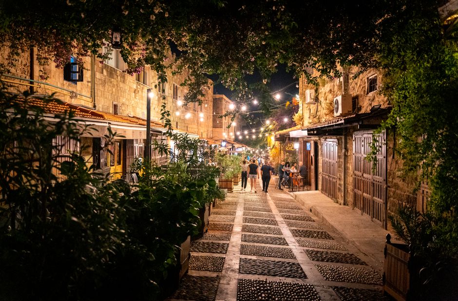 Explore the enchanting night scene of Byblos with charming streets and vibrant nightlife.